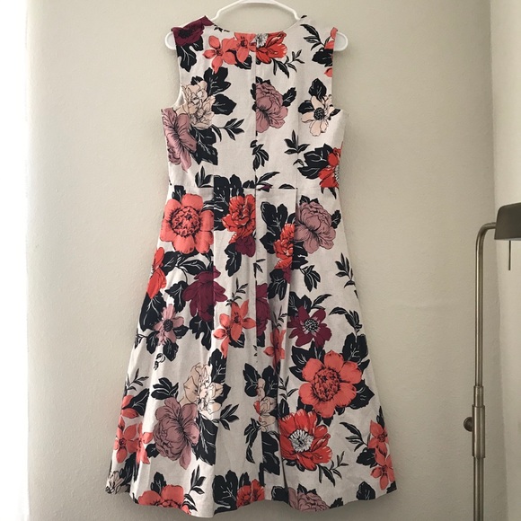 🎉HP Ann Taylor Floral Pleated Dress Size 10 - Picture 3 of 5